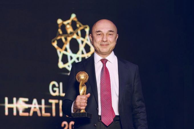 Türkiyədə tibb sahəsində ilk Guinness Dünya Rekordunu qıran Dos. Dr. Ali Zırh-a Bakıda Global Health Awards mükafatı təqdim olunub.